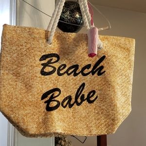 Straw beach bag with tassel